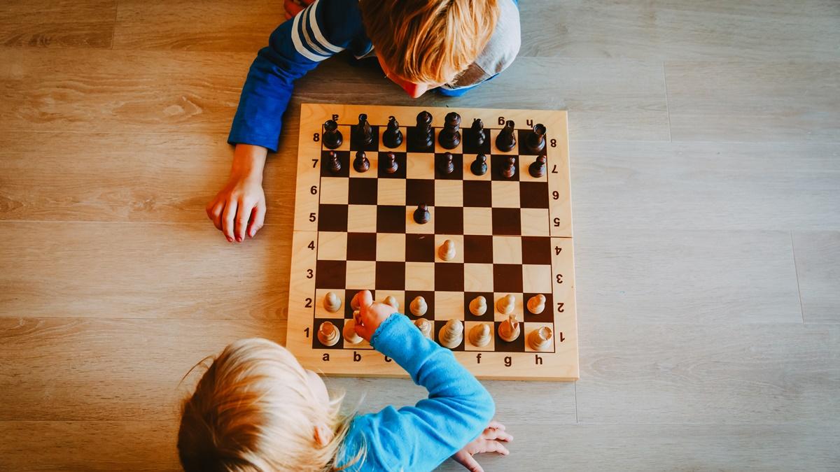 The surprising benefits of online chess for seniors - SparkChess